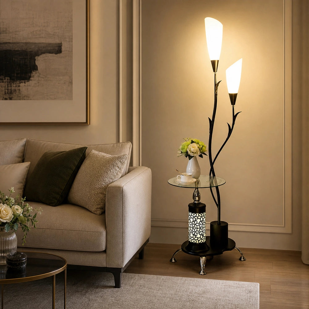 Luminária de chão floral preta com mesa de vidro em sala sofisticada