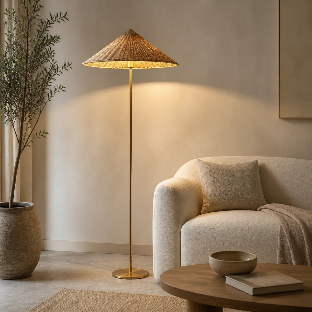 Luminária de chão wabi-sabi com cúpula de rattan em sala natural