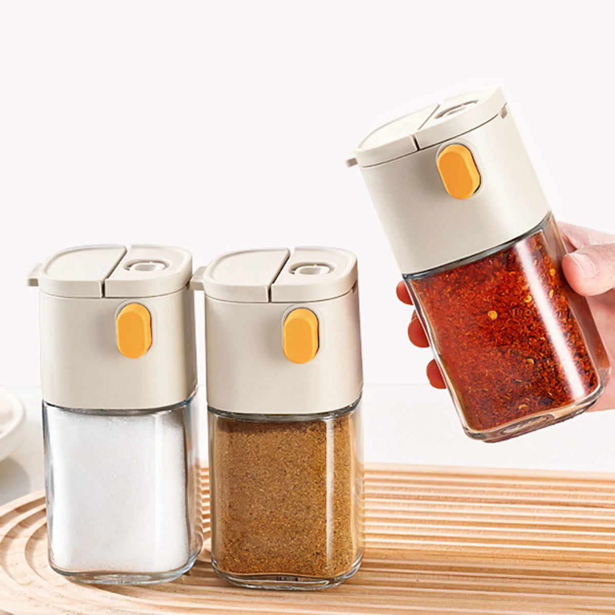 Porta Temperos de Vidro 180ml para Sal e Pimenta em cozinha organizada