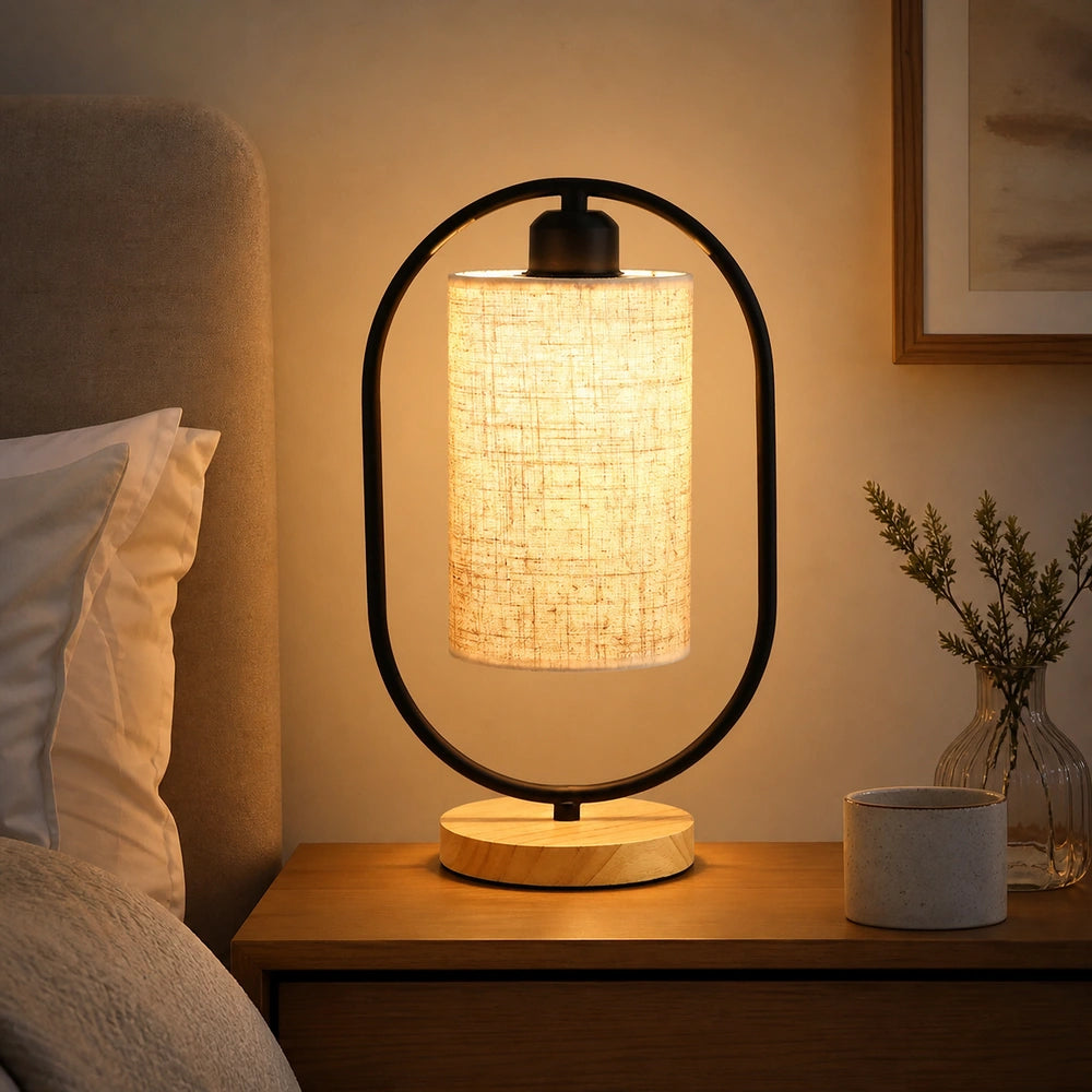 Luminária de mesa oval preta acesa em quarto contemporâneo