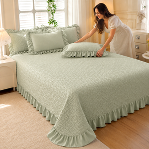 Colcha Matelada Minimalista para Cama em uso real no ambiente