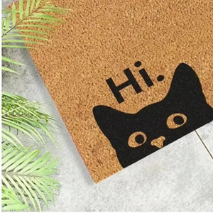 Capacho de Gato Preto Antiderrapante valorizando a funcao principal