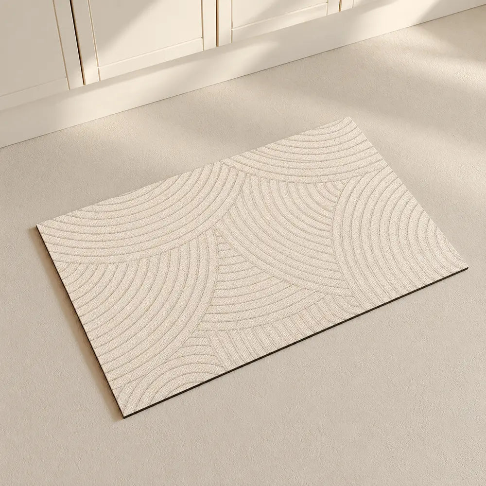 Exemplar compacto do tapete Arcos com desenho curvo e contorno retangular.