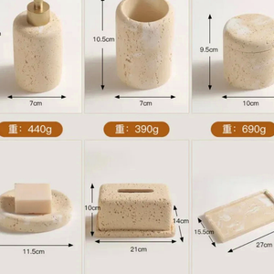 Detalhe de textura e acabamento do Conjunto para Banheiro Travertino com Dispenser e Bandeja