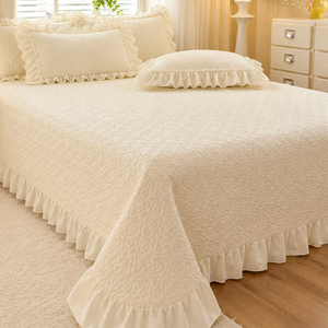 Detalhe de textura e acabamento do Colcha Matelada Minimalista para Cama