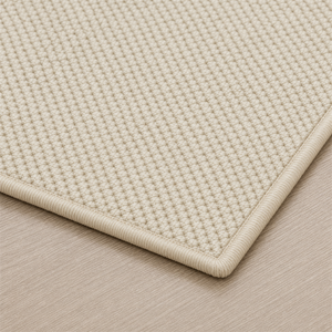 Detalhe de borda e acabamento do Tapete Minimalista para Sala Grande em Tons Claros
