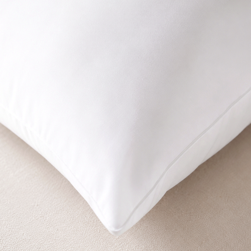 Detalhe de borda e acabamento do Almofada Longa para Cama e Abraço 50x160cm