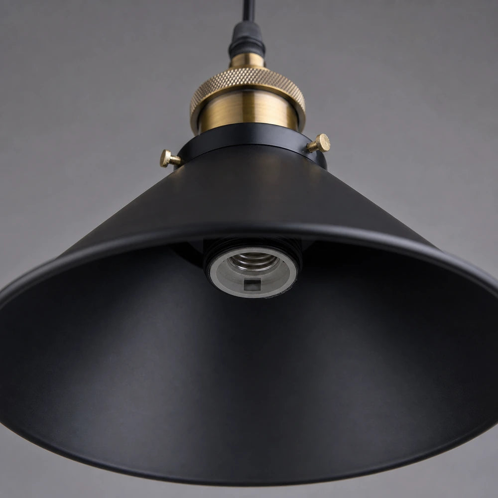 Detalhe do soquete E27 da luminária pendente preta