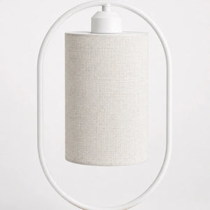 Luminária de mesa oval branca apagada em fundo neutro