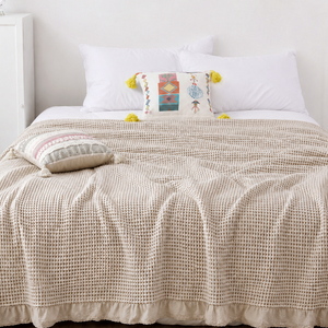 Detalhe visual do Colcha Xadrez Waffle em Algodão para Cama