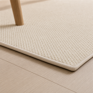 Detalhe visual do Tapete Minimalista para Sala Grande em Tons Claros