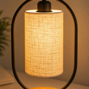 Detalhe da cúpula cilíndrica de tecido da luminária
