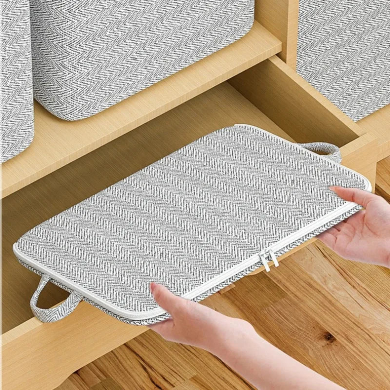 Bolsa Organizadora Grande para Edredons e Cobertores em cama posta