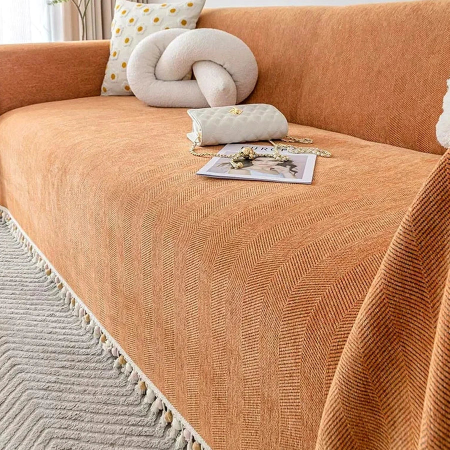 Capa de sofá antiderrapante laranja em ambiente sofisticado