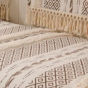 Capa de sofá bege boho em uso cotidiano no sofá original