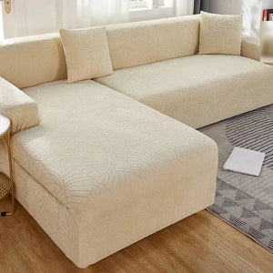 Capa jacquard creme em escala real no sofá seccional original