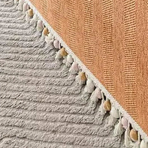 Detalhe da borda e do acabamento da capa de sofá laranja