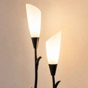 Detalhe das duas cúpulas de vidro fosco da luminária floral