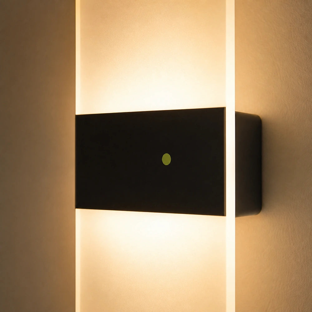 Detalhe do sensor Touch da arandela retangular