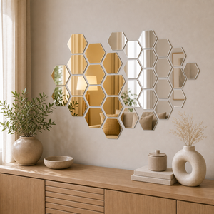 Espelho Decorativo Hexagonal Dourado e Prateado em imagem cena complementar premium - Viorenna