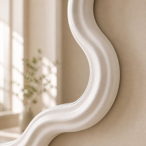 Espelho Decorativo Irregular Moderno para Parede com detalhe de material e acabamento - Viorenna
