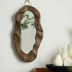 Espelho Decorativo Orgânico com Moldura de Madeira em sala decorada