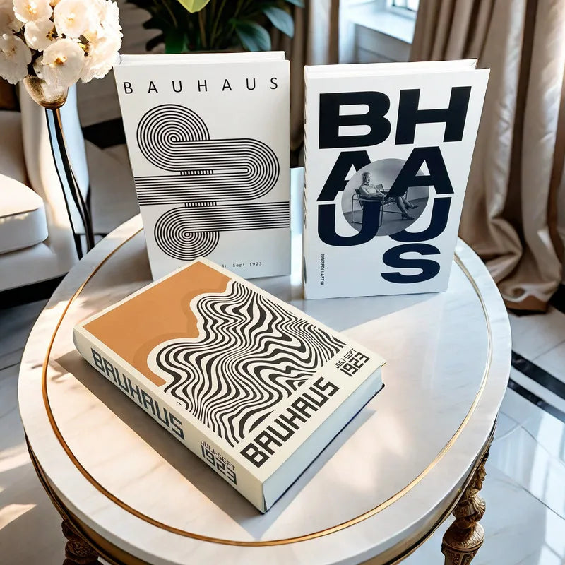 Livro Decorativo Bauhaus para Mesa de Centro no cantinho do café