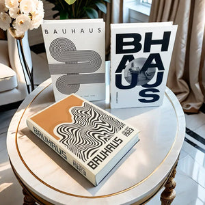 Livro Decorativo Bauhaus para Mesa de Centro no cantinho do café
