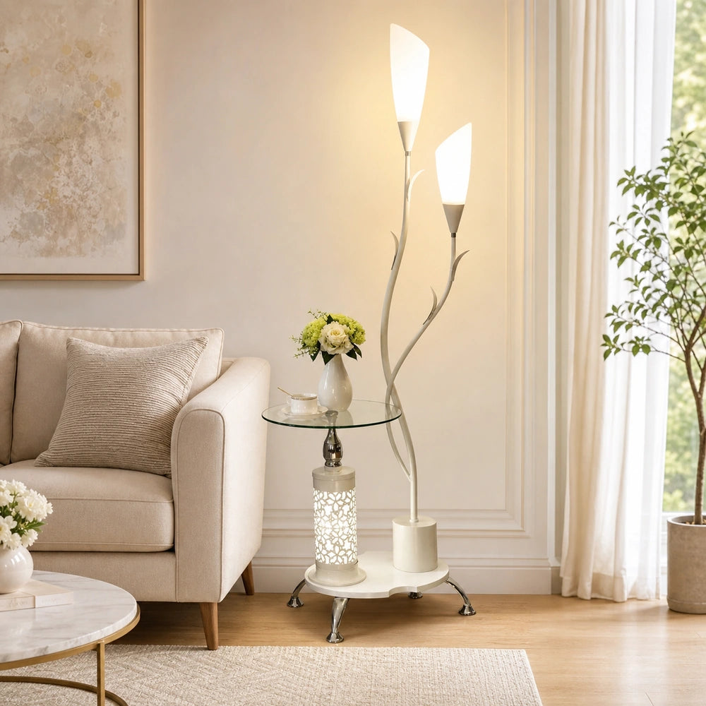 Luminária de chão floral branca com duas cúpulas de vidro em sala clara