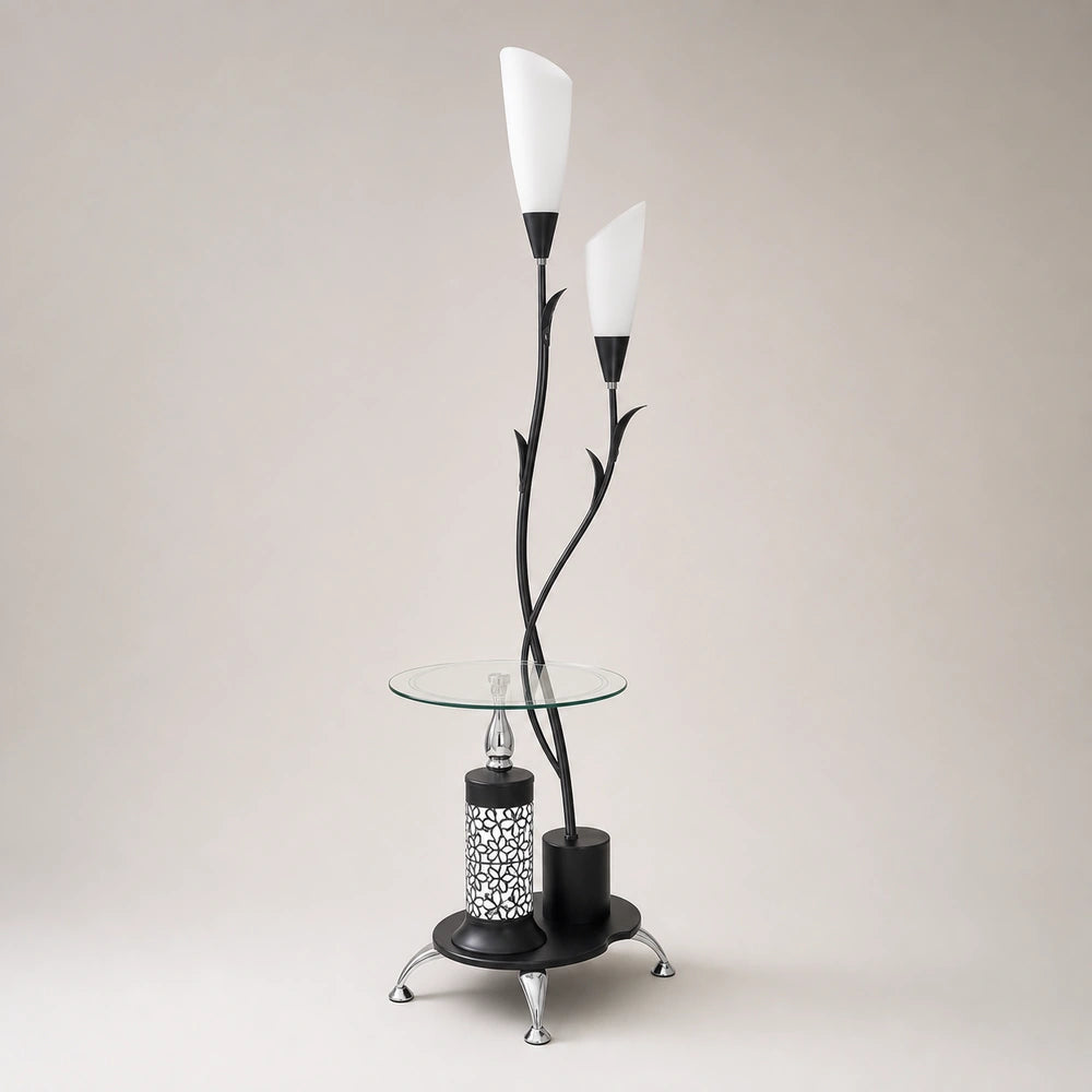 Luminária de chão floral preta isolada sobre fundo neutro