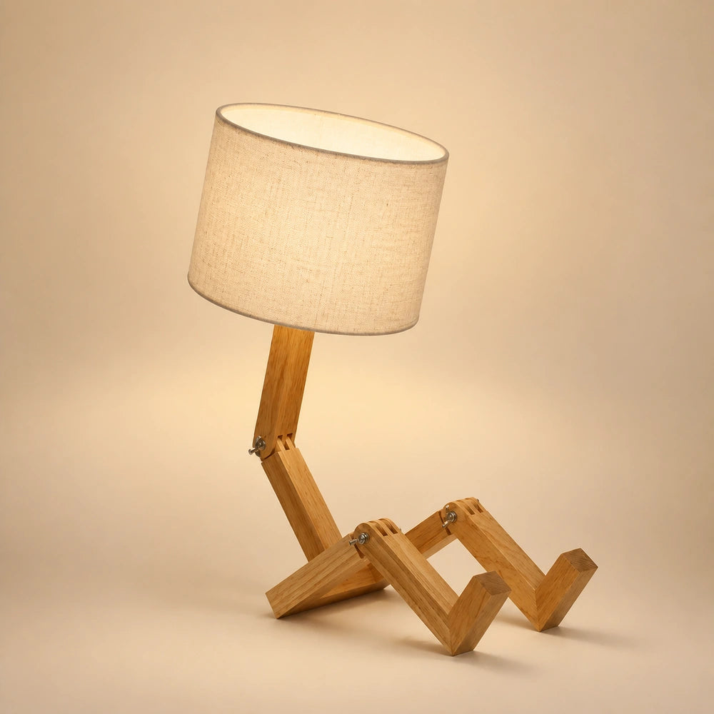 Luminária de mesa com cúpula bege sobre fundo controlado