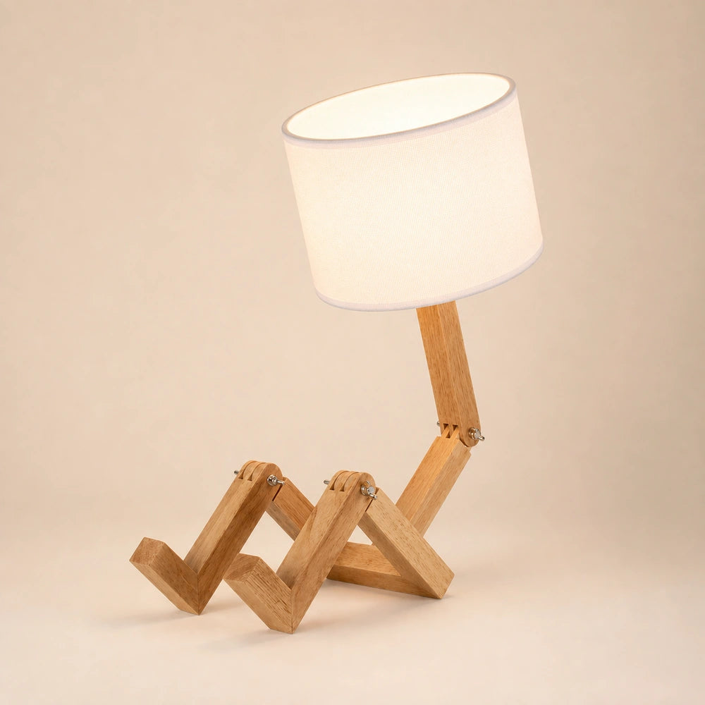 Luminária de mesa com cúpula branca sobre fundo controlado