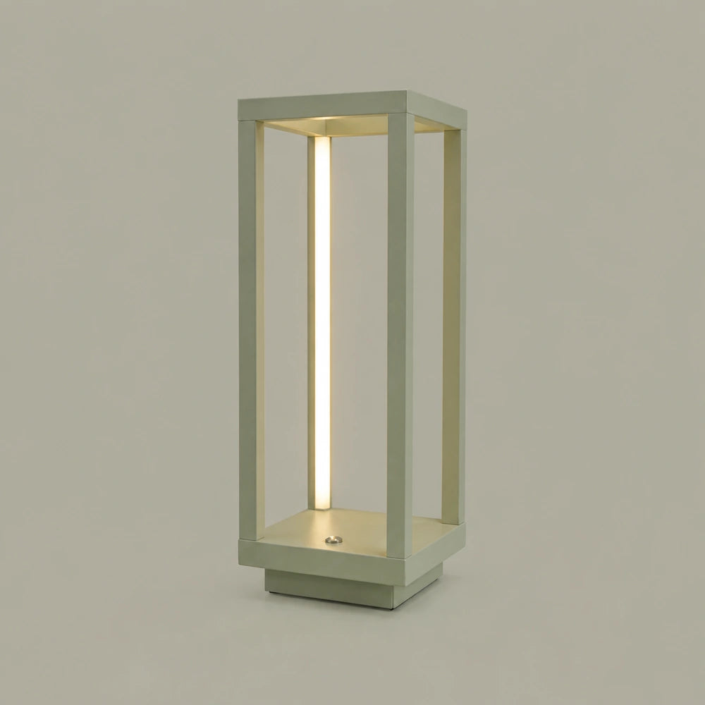 Luminária de mesa LED sem fio na variante Verde Sálvia sobre fundo controlado