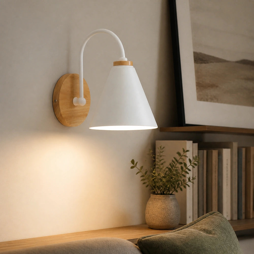Luminária de parede branca E27 em composição decorativa interna