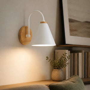 Luminária de parede branca E27 em composição decorativa interna