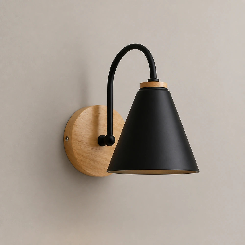 Luminária de parede metal minimalista isolada sobre fundo neutro