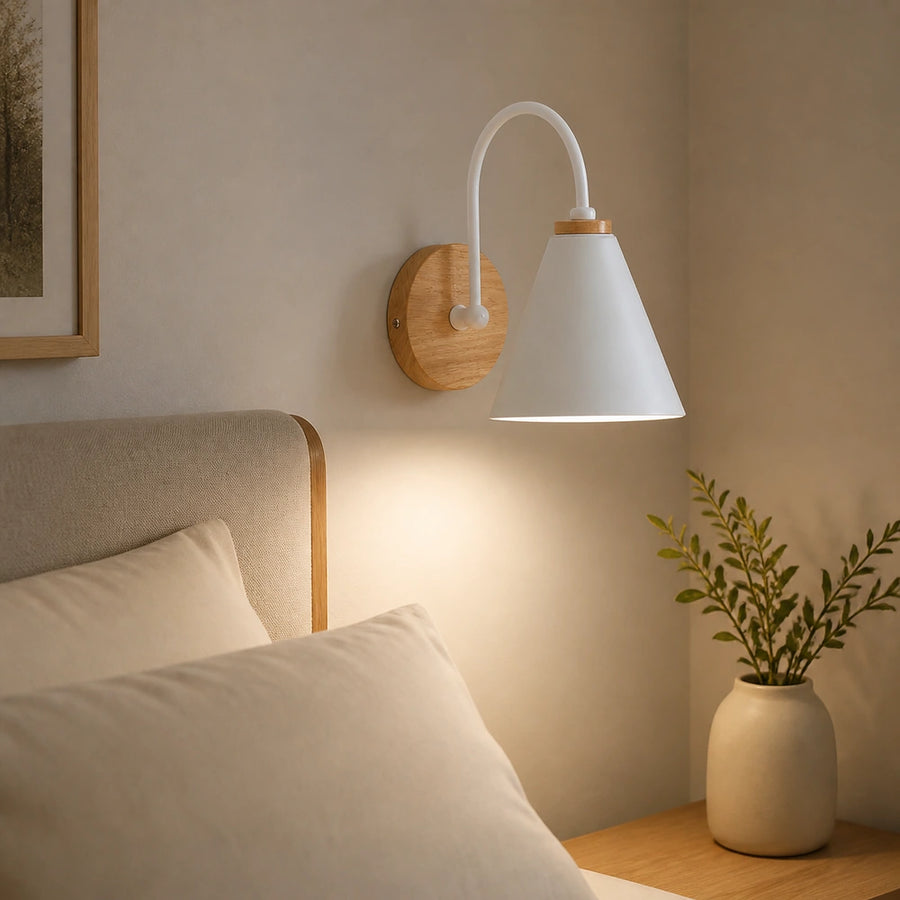 Luminária de parede metal minimalista moderna instalada na cabeceira do quarto