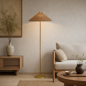Luminária de chão com cúpula de rattan em sala Japandi