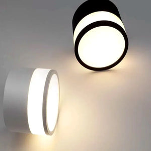Luminária de teto LED de alumínio isolada sobre fundo neutro