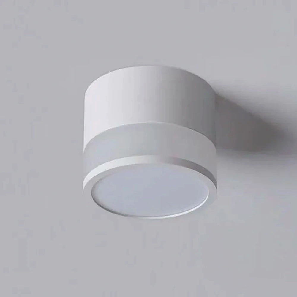 Luminária de teto LED branca de sobrepor instalada no teto