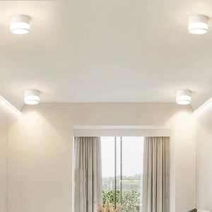 Luminária de teto LED compacta em escala real no ambiente