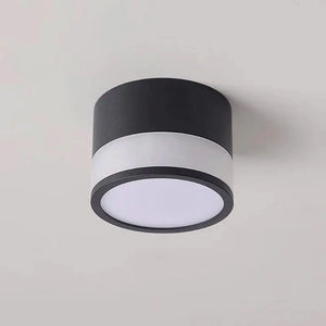 Luminária de teto LED preta de sobrepor instalada no teto