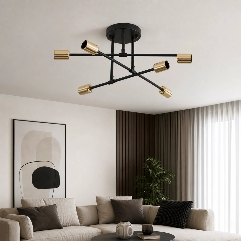 Lustre moderno preto e dourado instalado em sala de estar