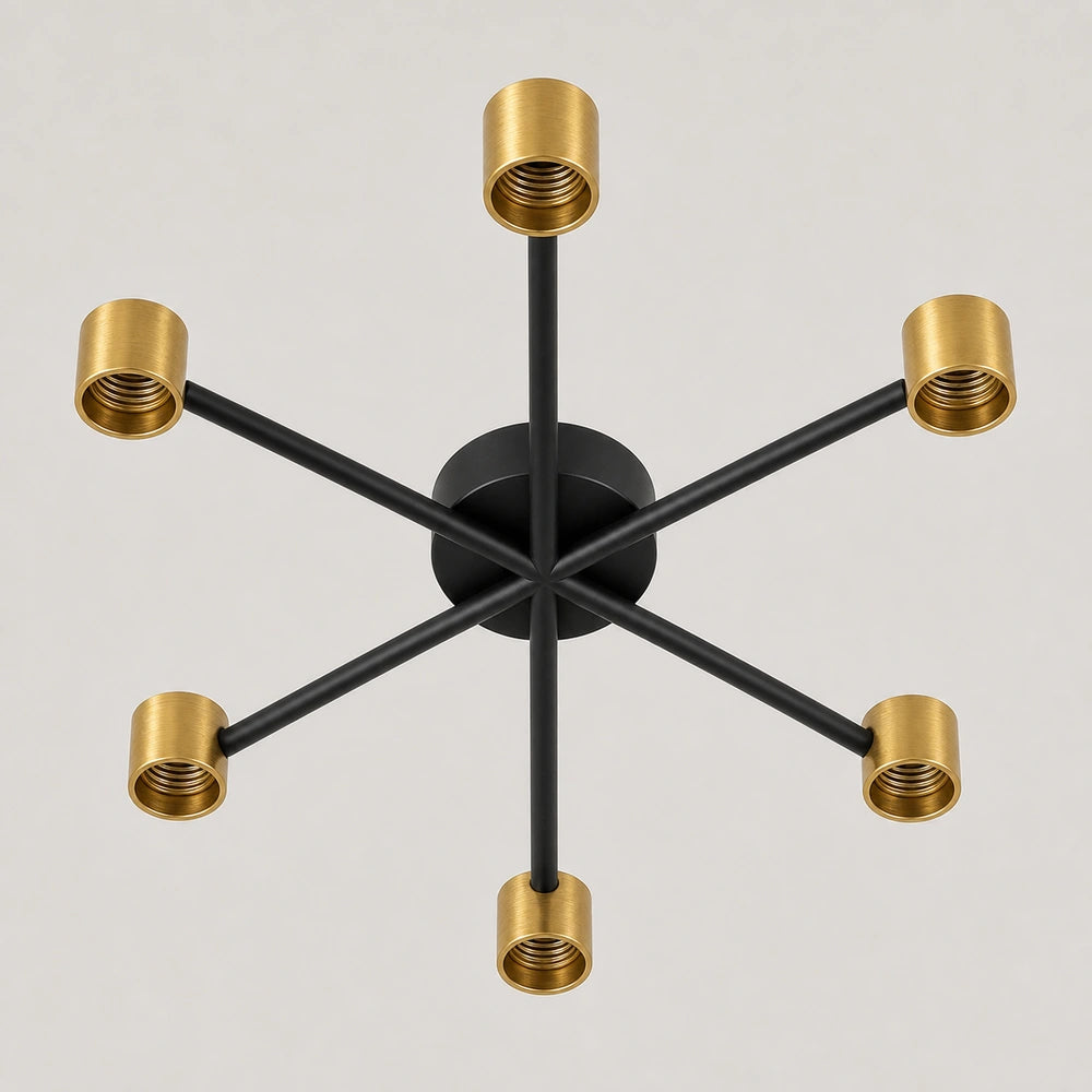 Lustre de teto preto e dourado isolado sobre fundo neutro