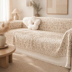 Manta para sofá bege em sala de estar com decoração boho