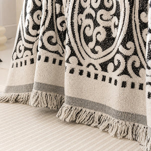 Caimento frontal e franjas da manta boho para sofá