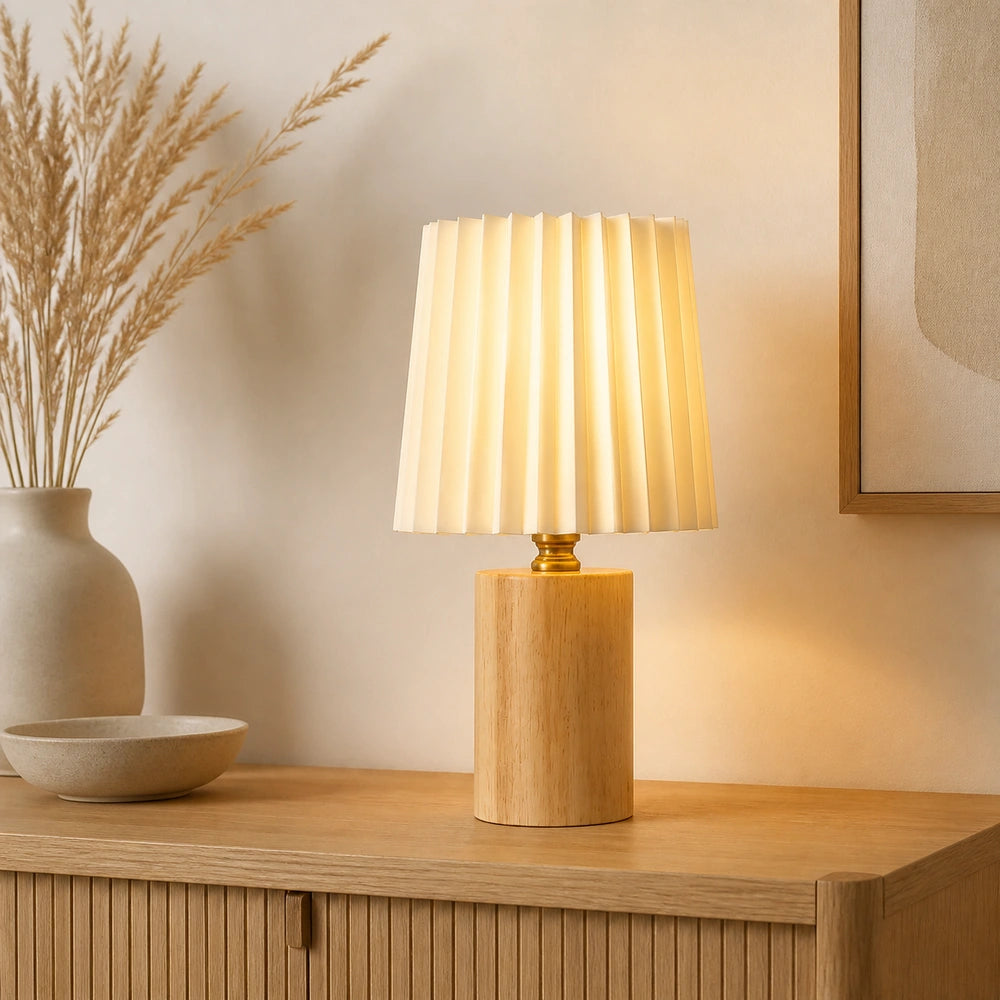 Luminária de mesa decorativa com base de madeira natural em composição nórdica