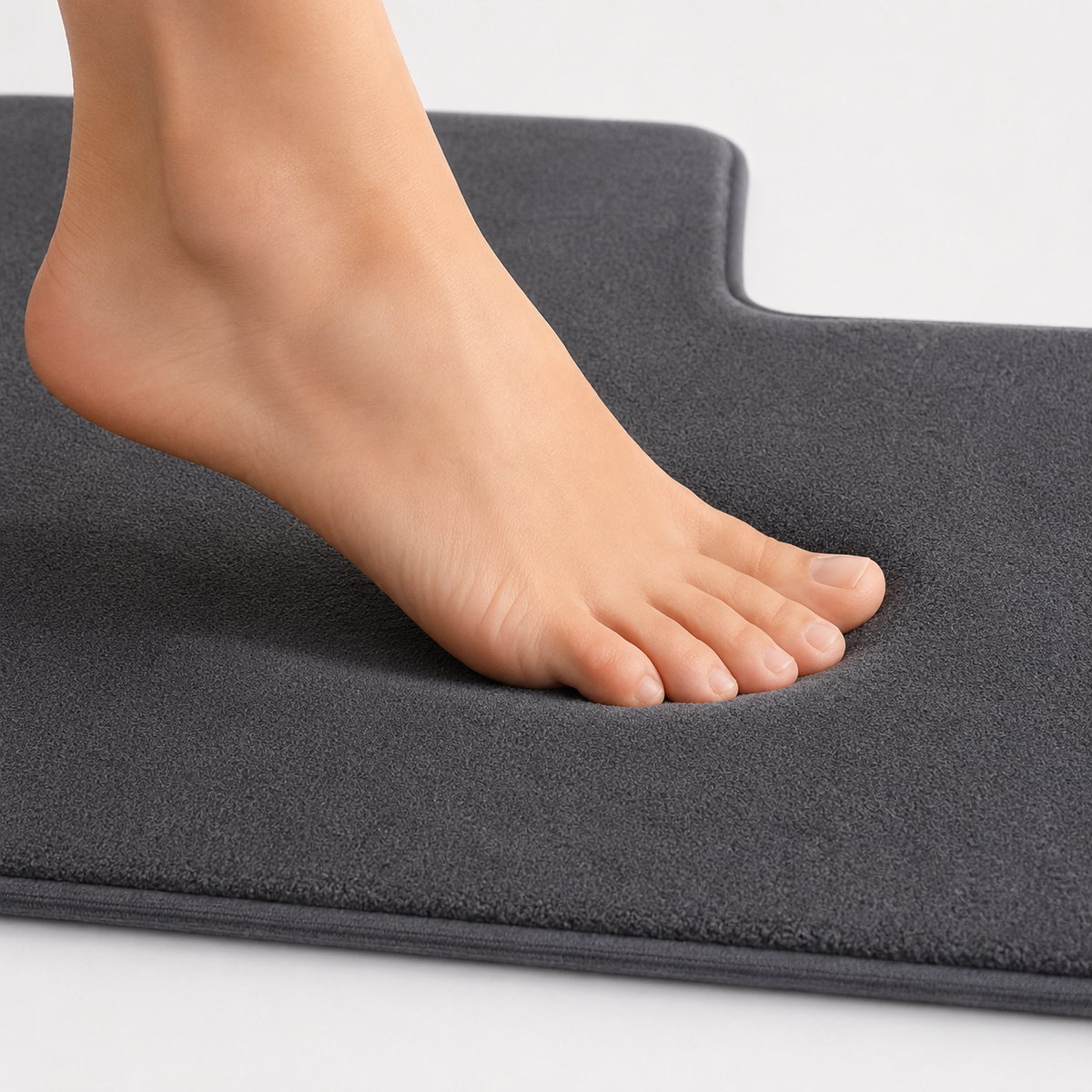 Detalhe de borda e acabamento do Tapete para Banheiro em L Absorvente e Antiderrapante – Viorenna