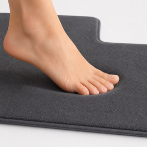 Detalhe de borda e acabamento do Tapete para Banheiro em L Absorvente e Antiderrapante – Viorenna