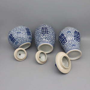 Vaso Decorativo Azul e Branco de Cerâmica para Mesa em sala decorada